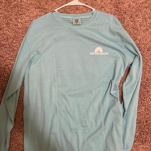 NATURE BACKS LIGHT BLUE LONG SLEEVE TEE